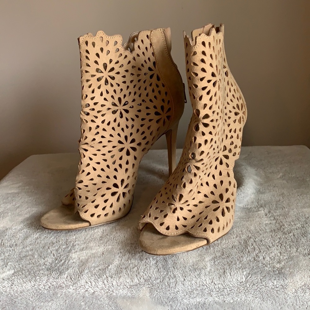 ALDO , Nude Peep toe, Floral Stiletto US 8.5
